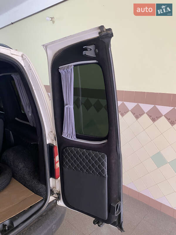 Мінівен Volkswagen Caddy 2011 в Чернівцях