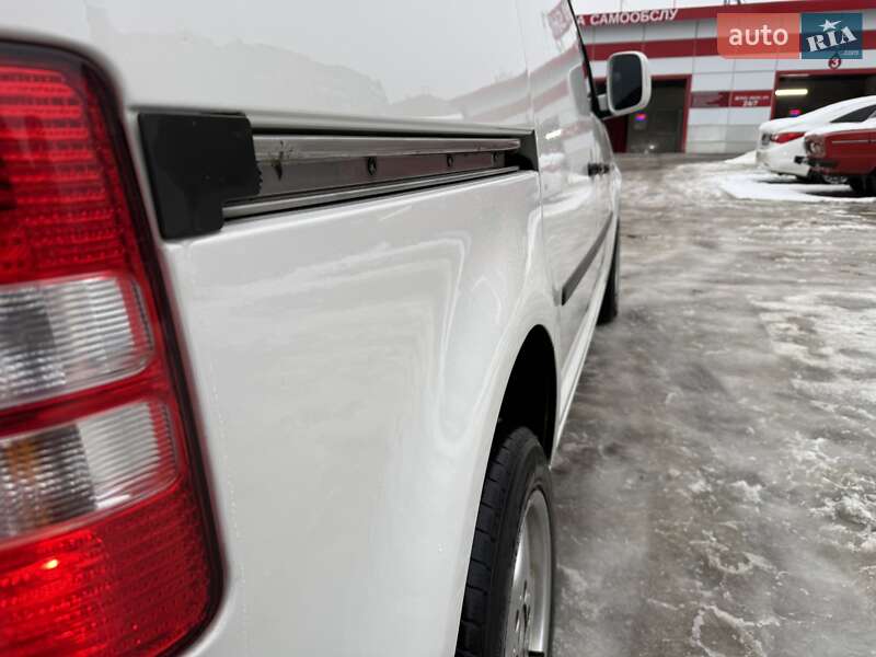 Вантажний фургон Volkswagen Caddy 2010 в Харкові