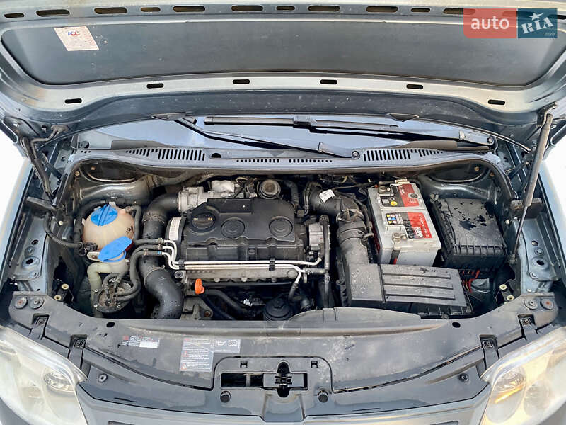 Минивэн Volkswagen Caddy 2008 в Киеве