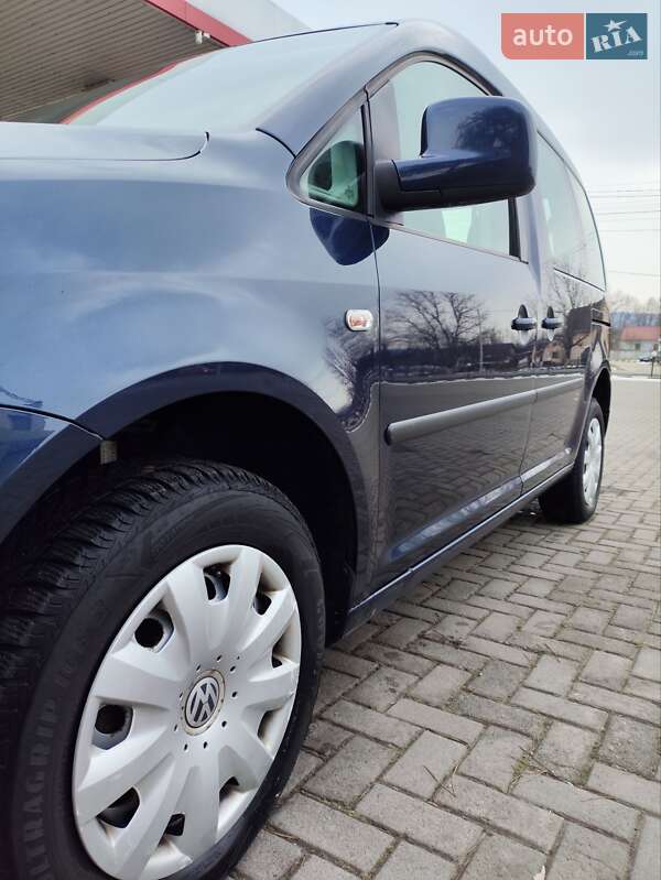 Мінівен Volkswagen Caddy 2012 в Чернівцях