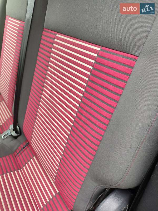 Мінівен Volkswagen Caddy 2012 в Чернівцях