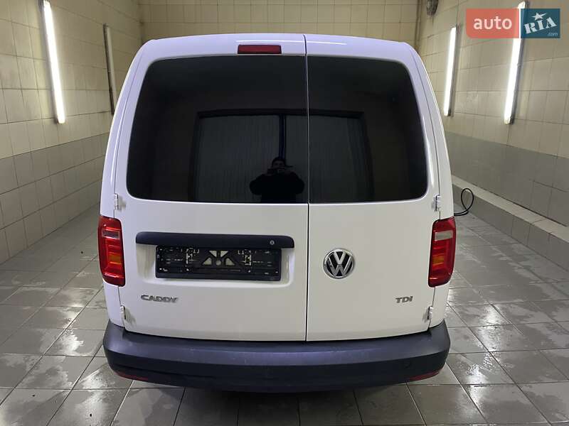 Грузовой фургон Volkswagen Caddy 2015 в Умани