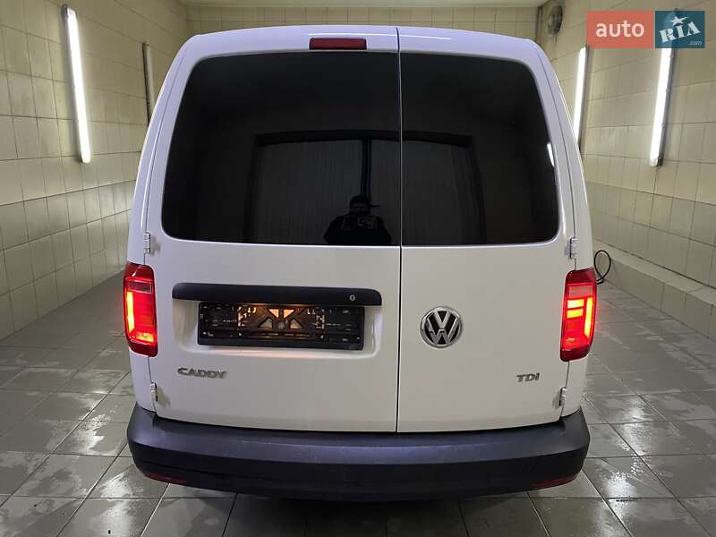 Грузовой фургон Volkswagen Caddy 2015 в Умани