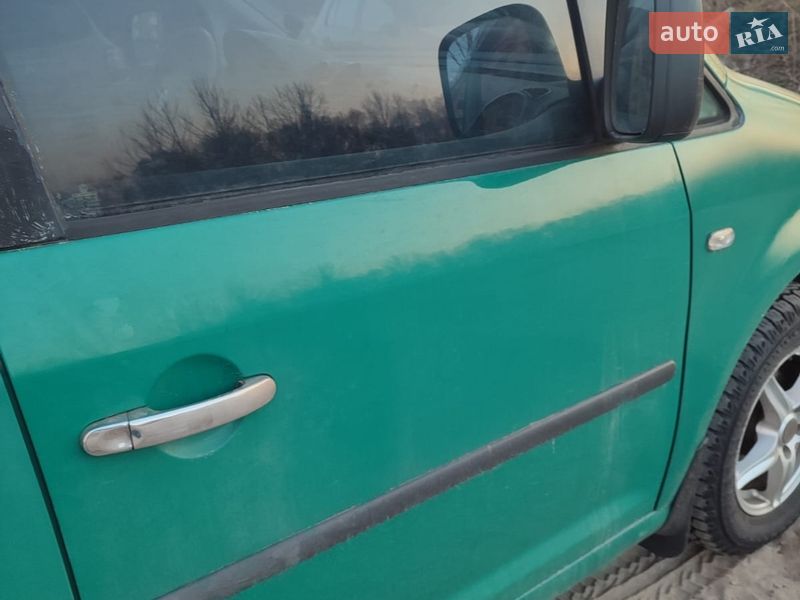 Минивэн Volkswagen Caddy 2005 в Киеве