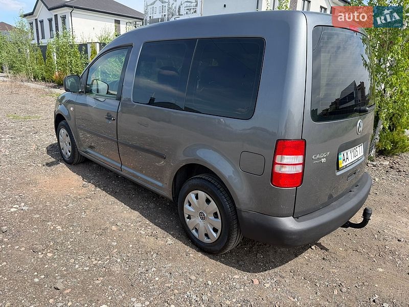 Минивэн Volkswagen Caddy 2010 в Киеве