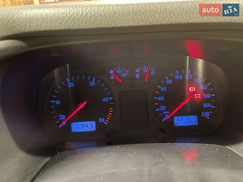 Мінівен Volkswagen Caravelle 2003 в Ірпені