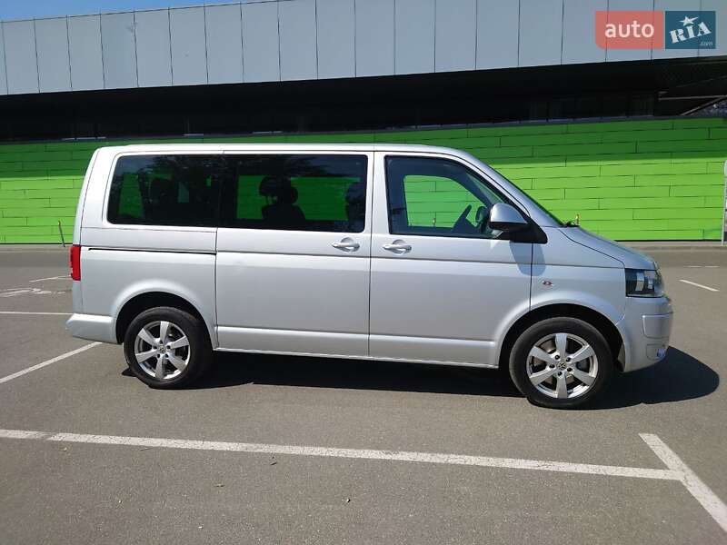 Минивэн Volkswagen Caravelle 2012 в Киеве