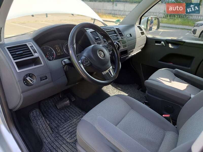 Минивэн Volkswagen Caravelle 2012 в Киеве