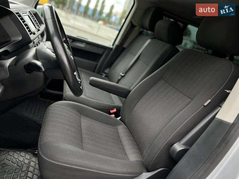 Минивэн Volkswagen Caravelle 2016 в Киеве