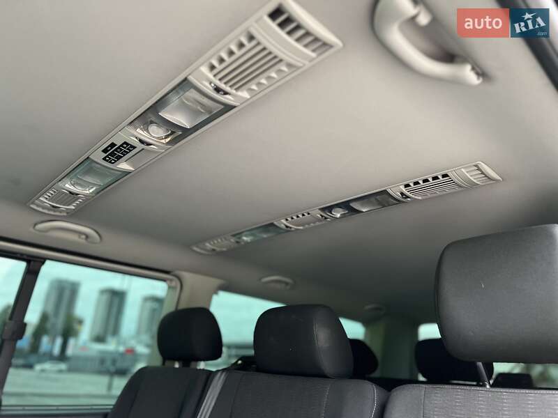 Минивэн Volkswagen Caravelle 2016 в Киеве