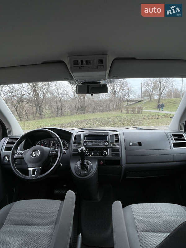 Минивэн Volkswagen Caravelle 2013 в Кривом Роге