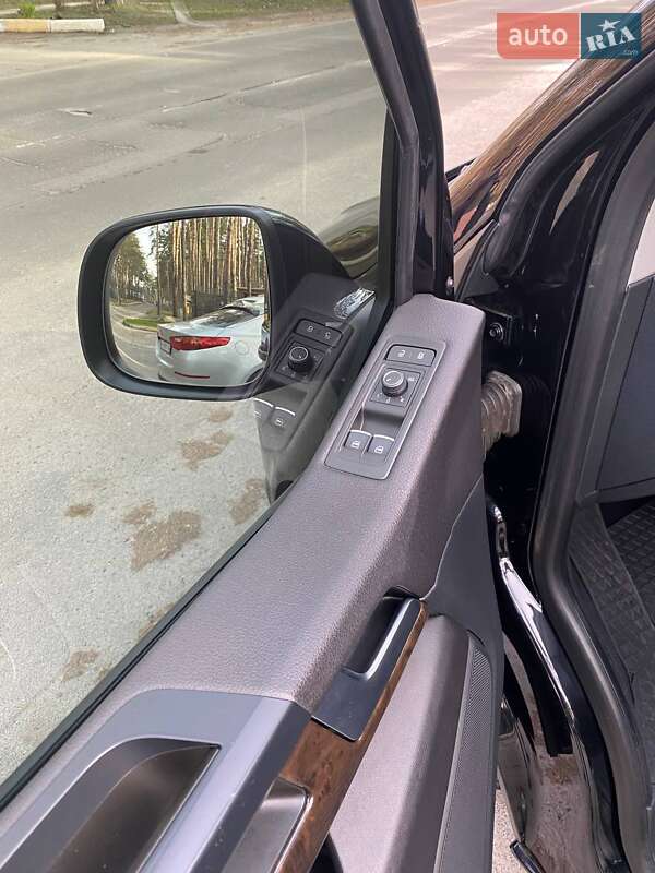 Мінівен Volkswagen Caravelle 2017 в Києві