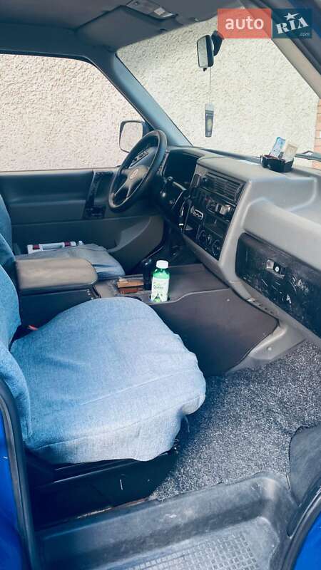 Минивэн Volkswagen Caravelle 1999 в Глыбокой