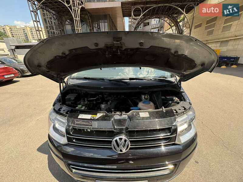 Минивэн Volkswagen Caravelle 2015 в Киеве