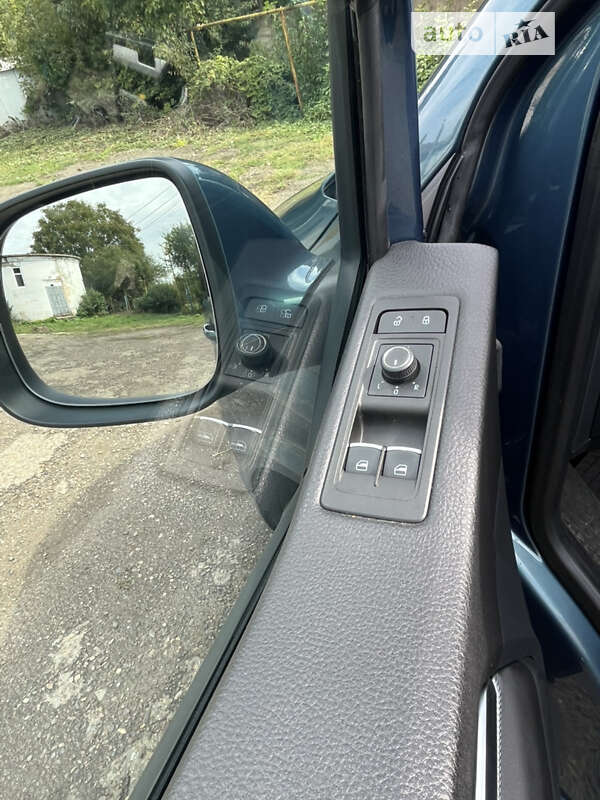 Минивэн Volkswagen Caravelle 2019 в Черновцах