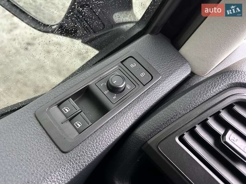 Минивэн Volkswagen Caravelle 2019 в Днепре