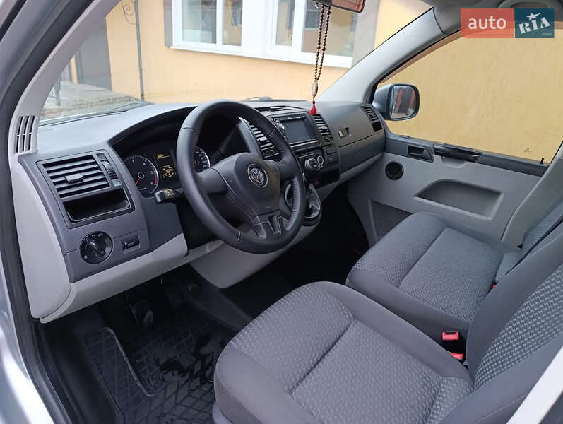Минивэн Volkswagen Caravelle 2012 в Малой Виске