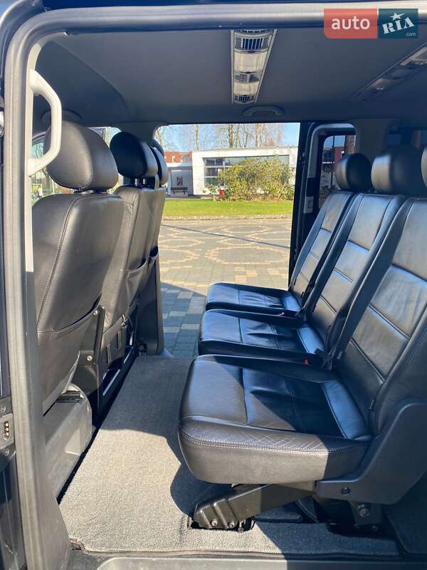 Минивэн Volkswagen Caravelle 2016 в Киеве