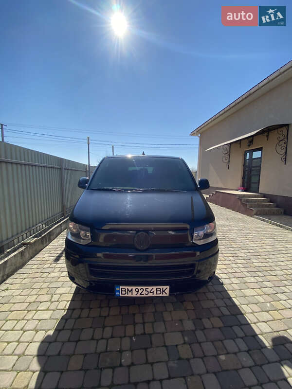 Volkswagen Caravelle 2011