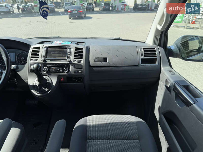 Минивэн Volkswagen Caravelle 2015 в Киеве