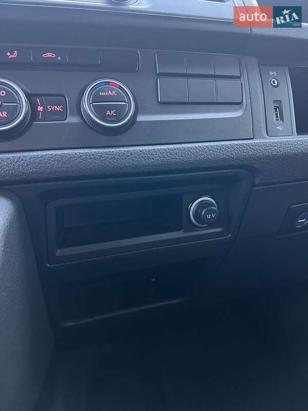 Мінівен Volkswagen Caravelle 2015 в Львові