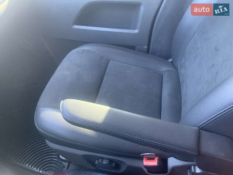 Мінівен Volkswagen Caravelle 2015 в Києві