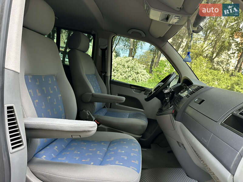 Минивэн Volkswagen Caravelle 2006 в Черновцах