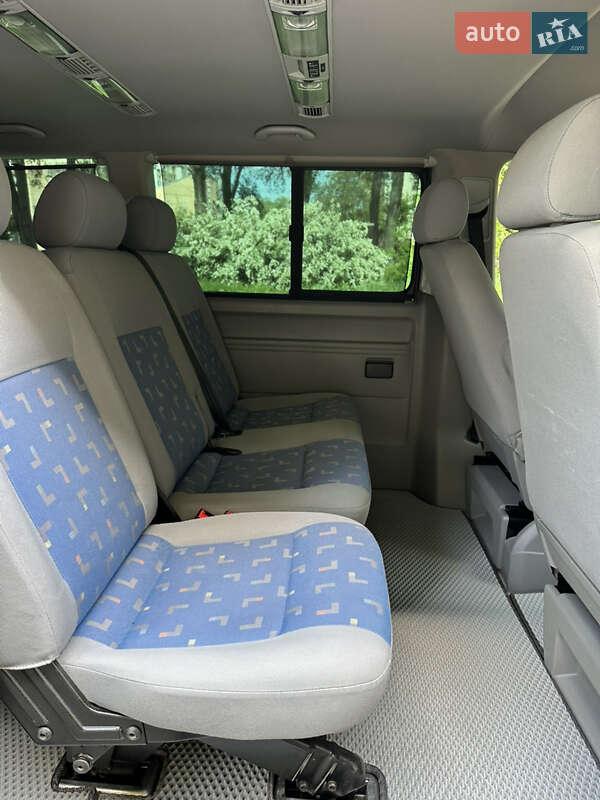 Минивэн Volkswagen Caravelle 2006 в Черновцах