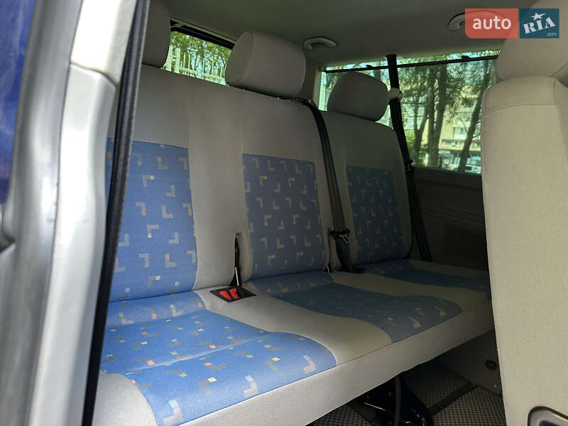 Минивэн Volkswagen Caravelle 2006 в Черновцах