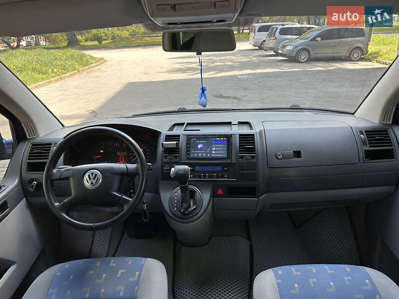 Минивэн Volkswagen Caravelle 2006 в Черновцах