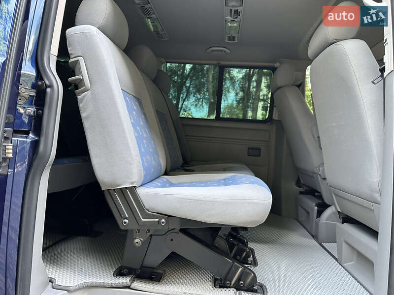 Минивэн Volkswagen Caravelle 2006 в Черновцах