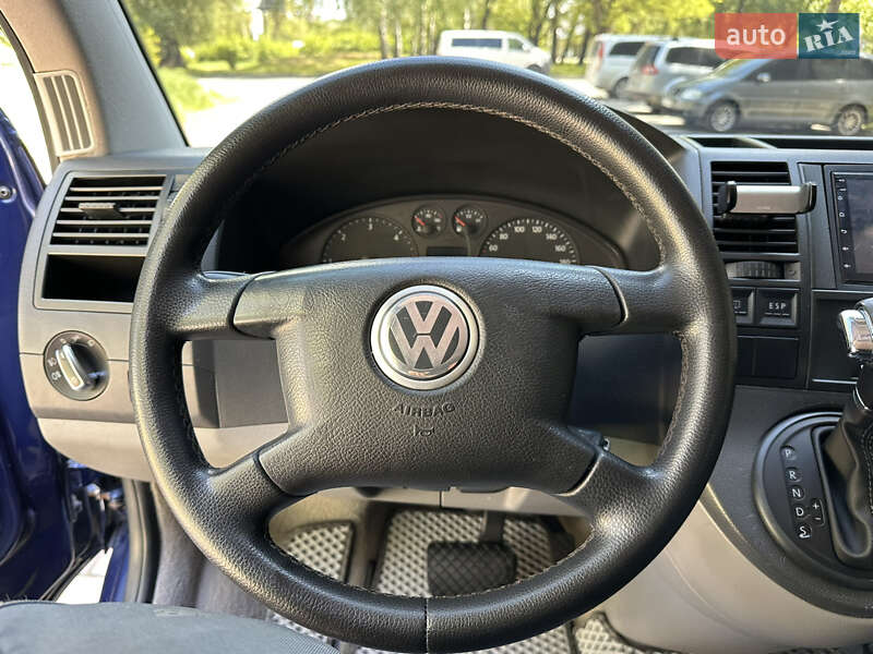 Минивэн Volkswagen Caravelle 2006 в Черновцах