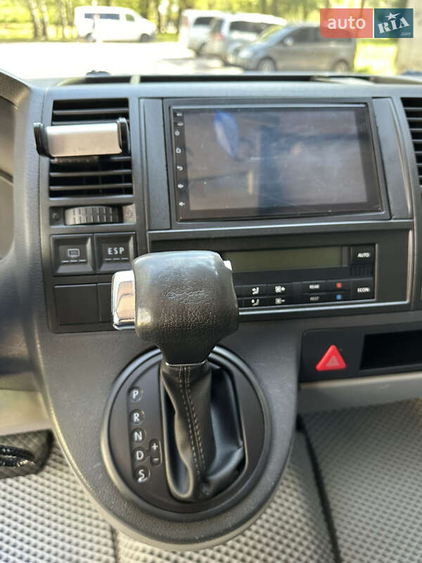 Минивэн Volkswagen Caravelle 2006 в Черновцах
