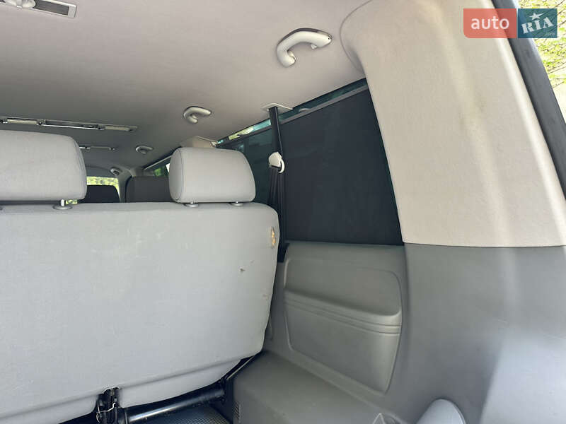 Минивэн Volkswagen Caravelle 2006 в Черновцах