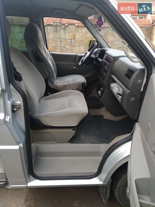 Мінівен Volkswagen Caravelle 2001 в Могилів-Подільському