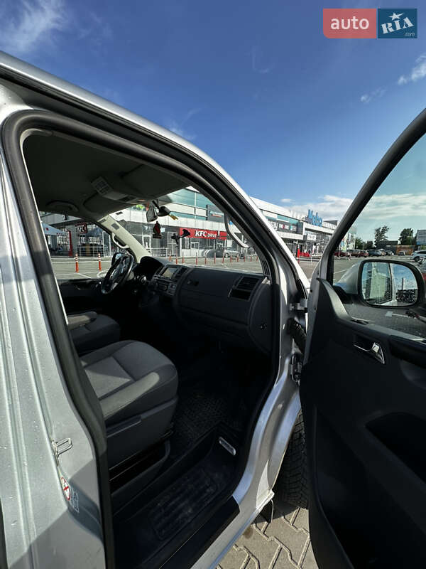 Минивэн Volkswagen Caravelle 2015 в Киеве