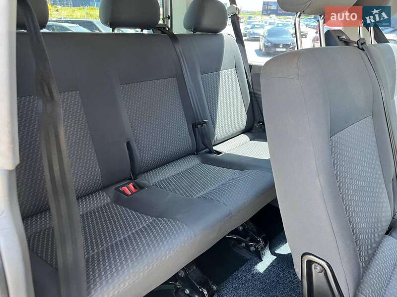 Минивэн Volkswagen Caravelle 2013 в Львове