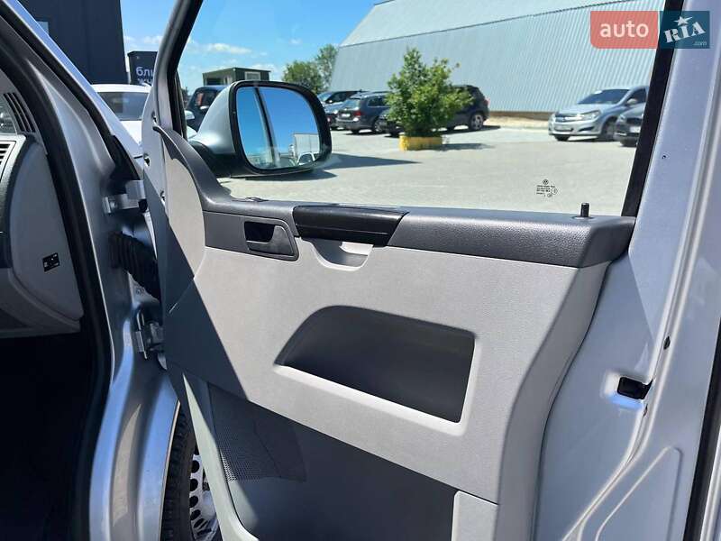 Минивэн Volkswagen Caravelle 2013 в Львове