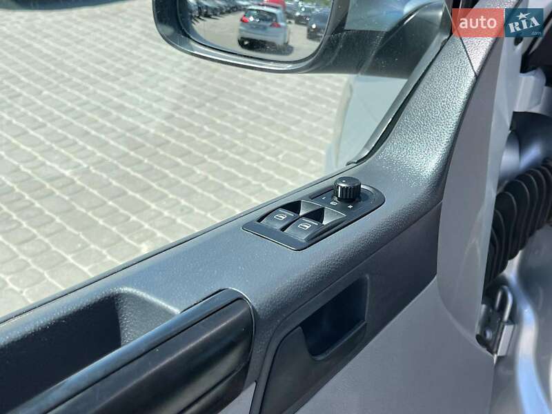 Минивэн Volkswagen Caravelle 2013 в Львове
