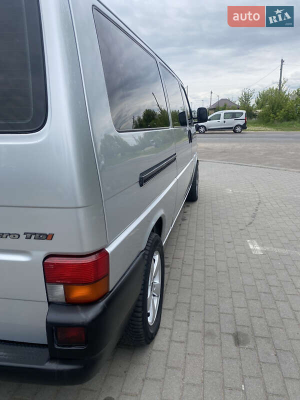 Минивэн Volkswagen Caravelle 2002 в Жовкве