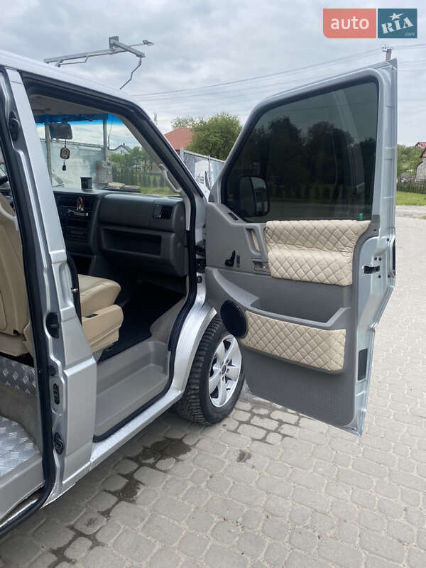 Минивэн Volkswagen Caravelle 2002 в Жовкве