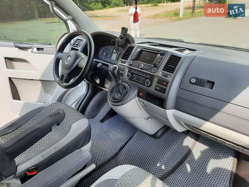 Минивэн Volkswagen Caravelle 2014 в Днепре