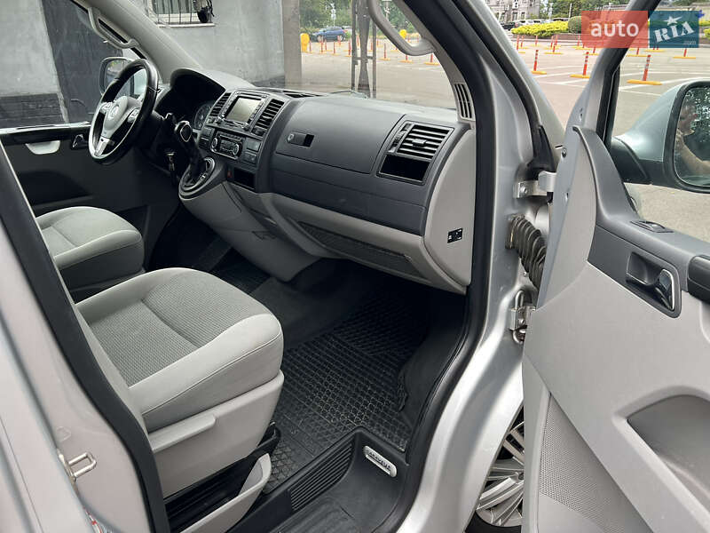 Минивэн Volkswagen Caravelle 2010 в Каменском