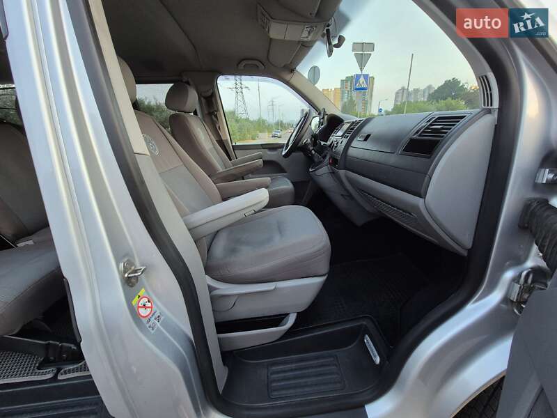 Минивэн Volkswagen Caravelle 2008 в Киеве