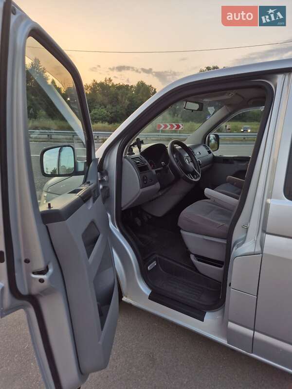 Минивэн Volkswagen Caravelle 2008 в Киеве