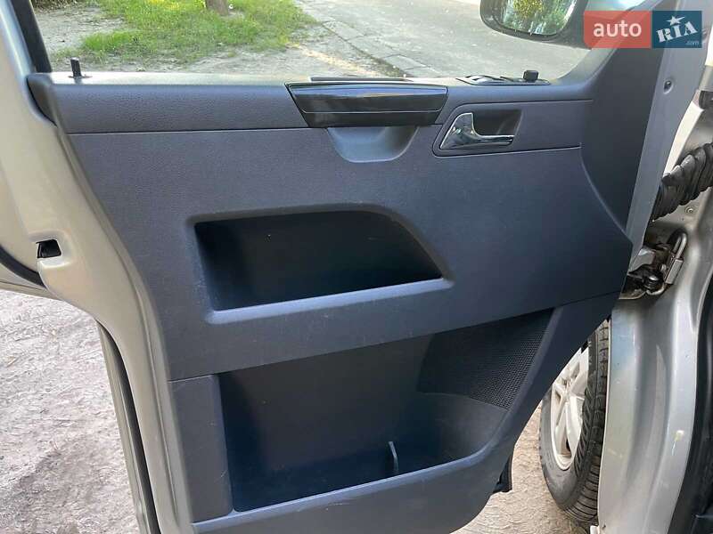 Минивэн Volkswagen Caravelle 2015 в Киеве