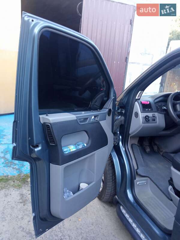 Минивэн Volkswagen Caravelle 2005 в Чернигове