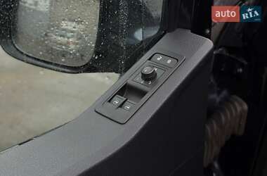 Минивэн Volkswagen Caravelle 2017 в 