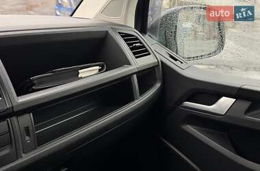 Минивэн Volkswagen Caravelle 2017 в 