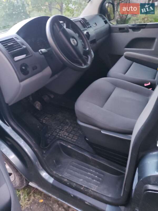 Минивэн Volkswagen Caravelle 2008 в Дубно